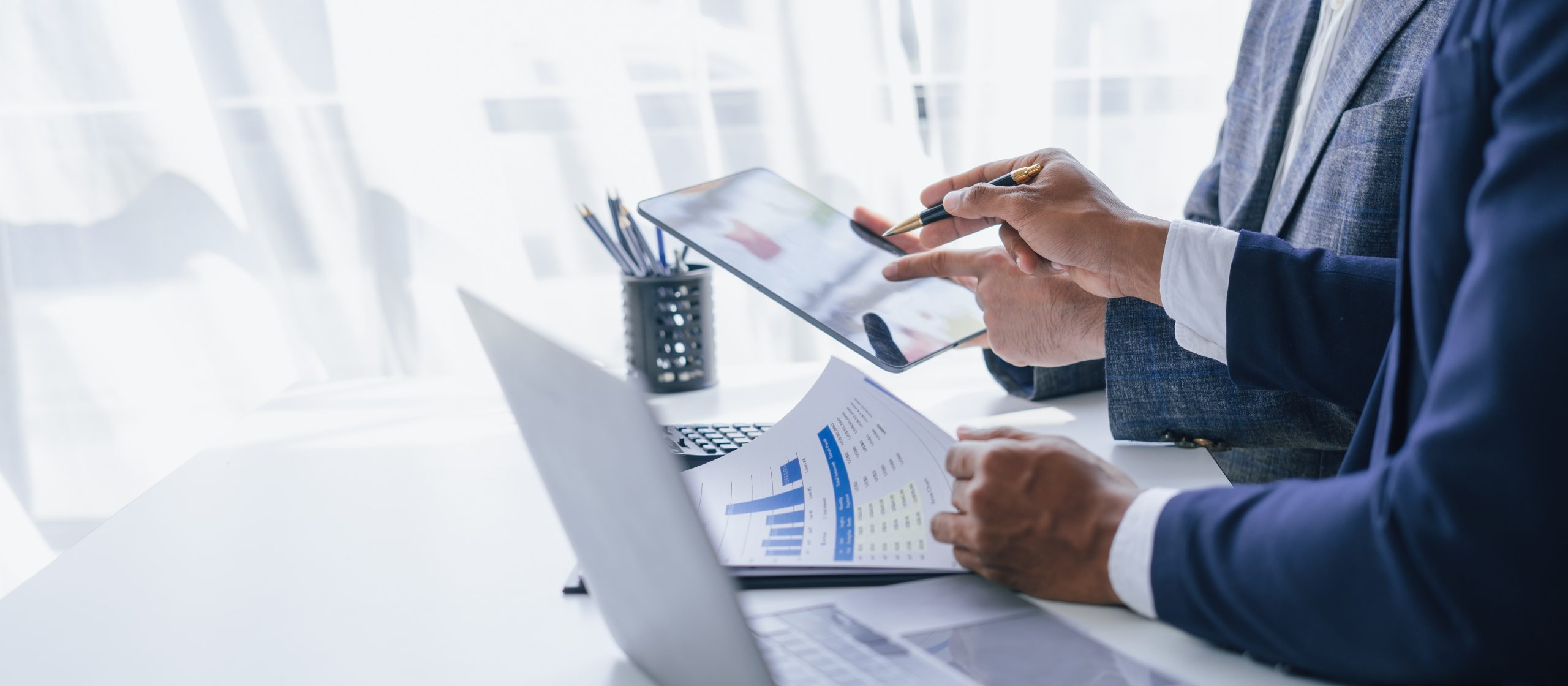 using,tablet,pc,,consultant,between,bookkeepers,and,accounting,lawyer,consultation