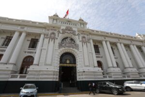 “Un candidato de este perfil (antisistema) representa riesgos para la economía”